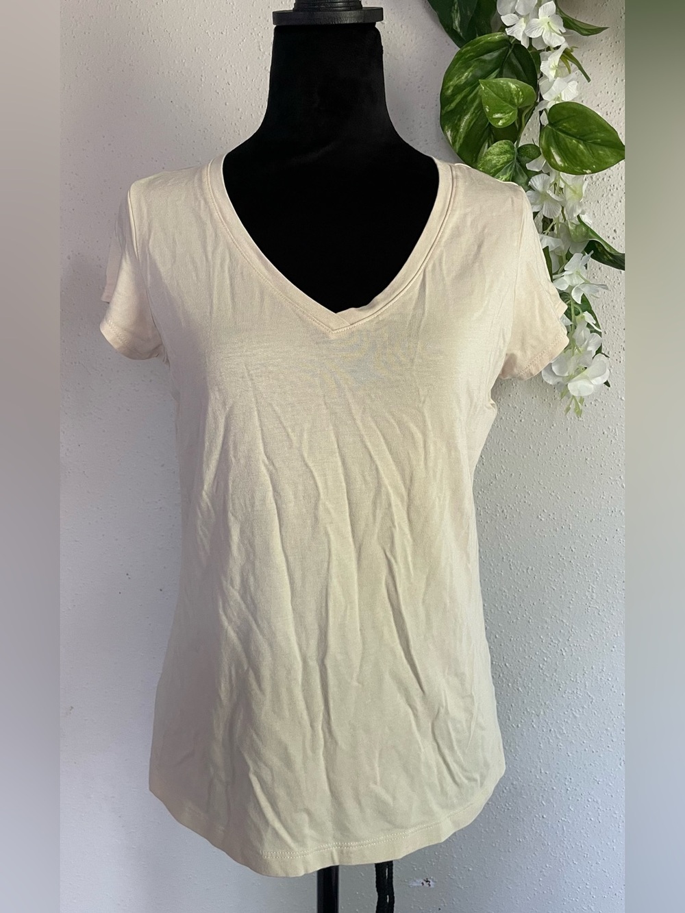 Tahari Essentials V-Neck Tee Cream Pima Cotton Modal Stretch Womens M
